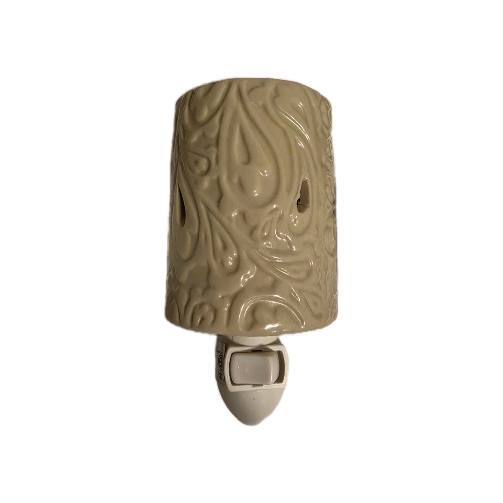 Mainstays‎ Creamy Ivory Ceramic Plug Wall Wax Warmer
